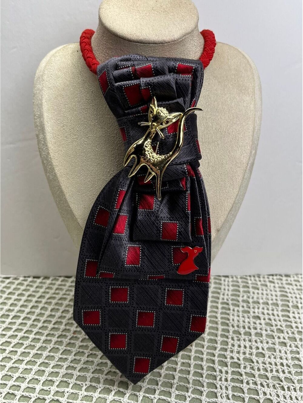 #500 Neck Tie Necklace Red & Grey Bold Statement Cat Brooch
